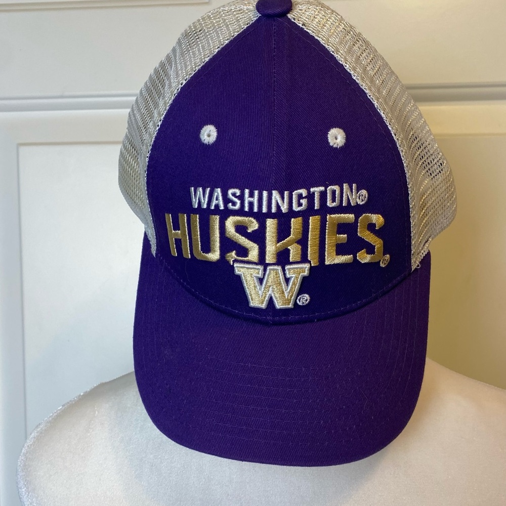 Gen 2 UW University Washington Huskies collegiate fan gear sporty mesh back cap